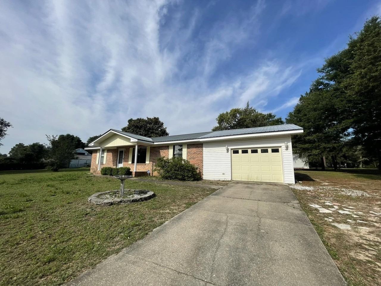 688 Roberts Dr - Photo 2 of 19