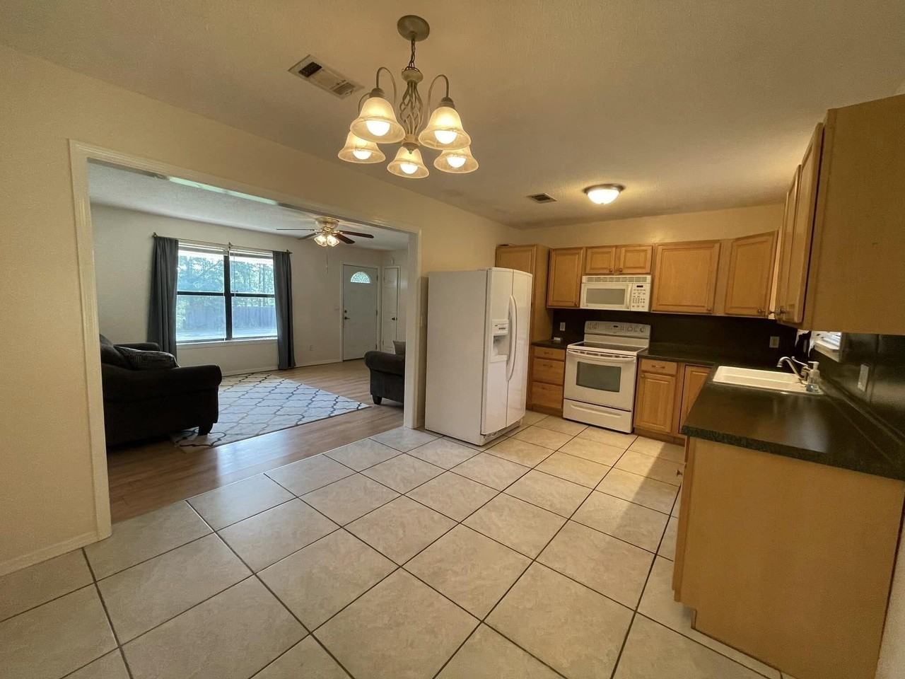 688 Roberts Dr - Photo 3 of 19