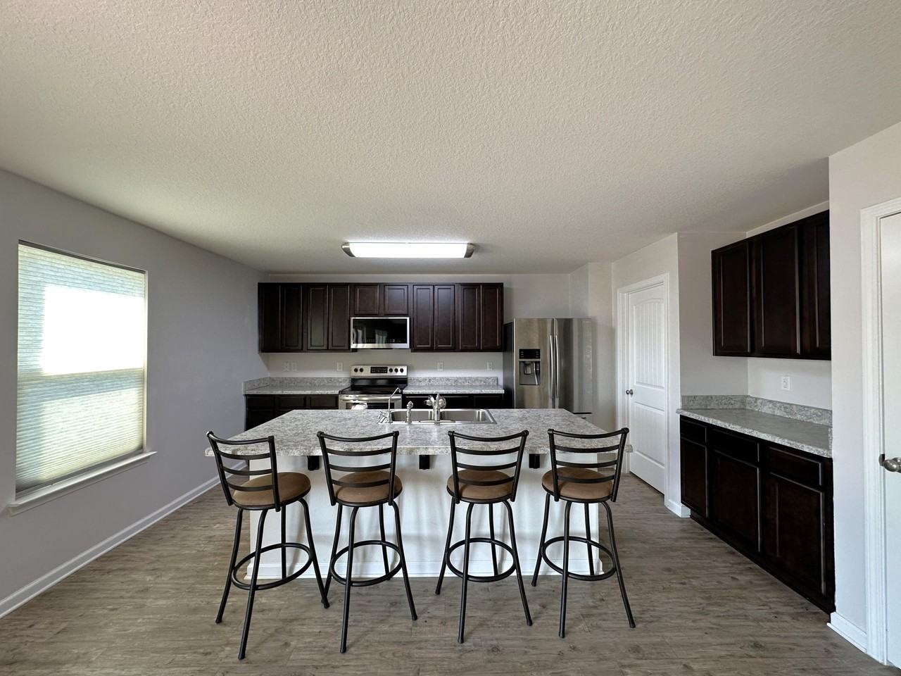 4920 Kensington Ln - Photo 2 of 24