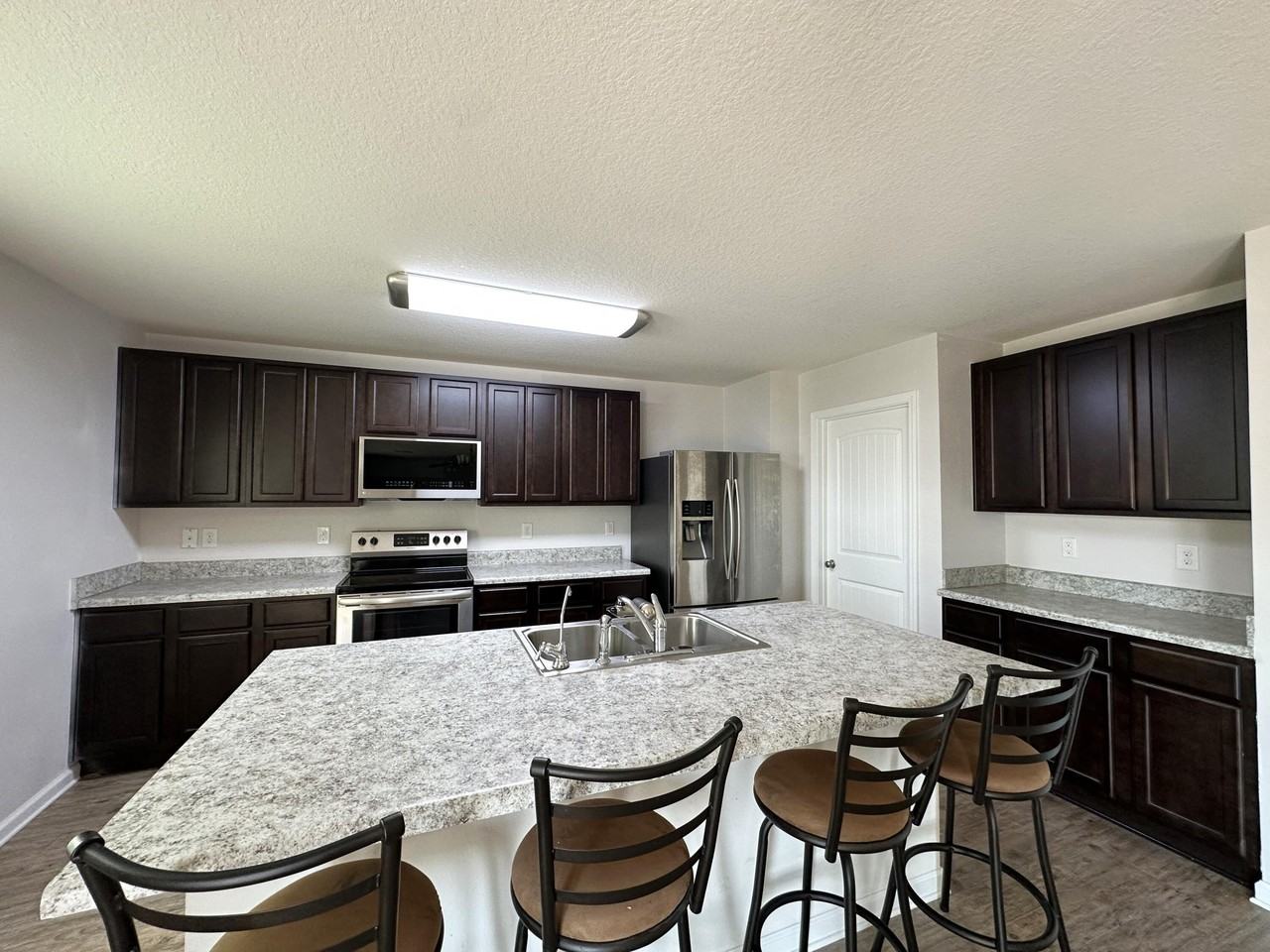 4920 Kensington Ln - Photo 3 of 24