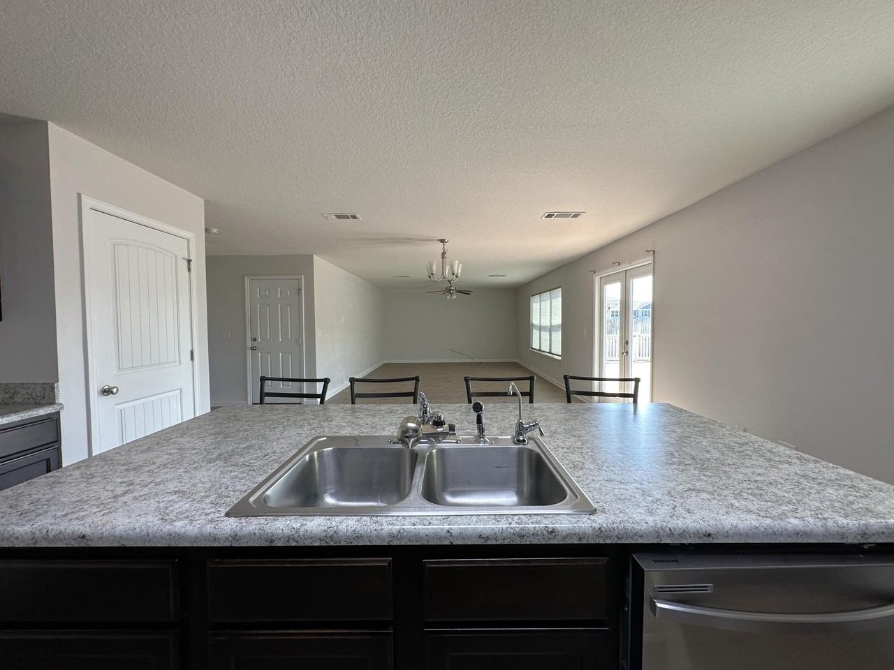 4920 Kensington Ln - Photo 4 of 24