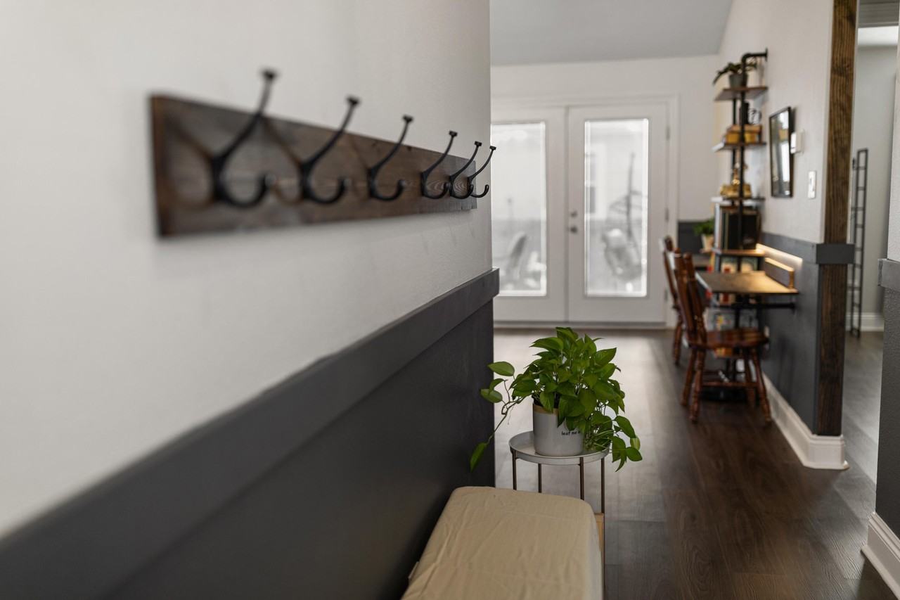 6042 Capitol Dr - Photo 6 of 28