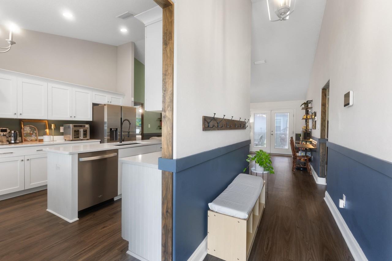 6042 Capitol Dr - Photo 7 of 28