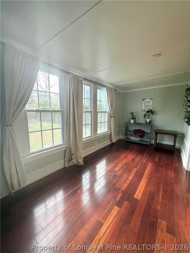 417 Park Ave - Photo 5 of 24