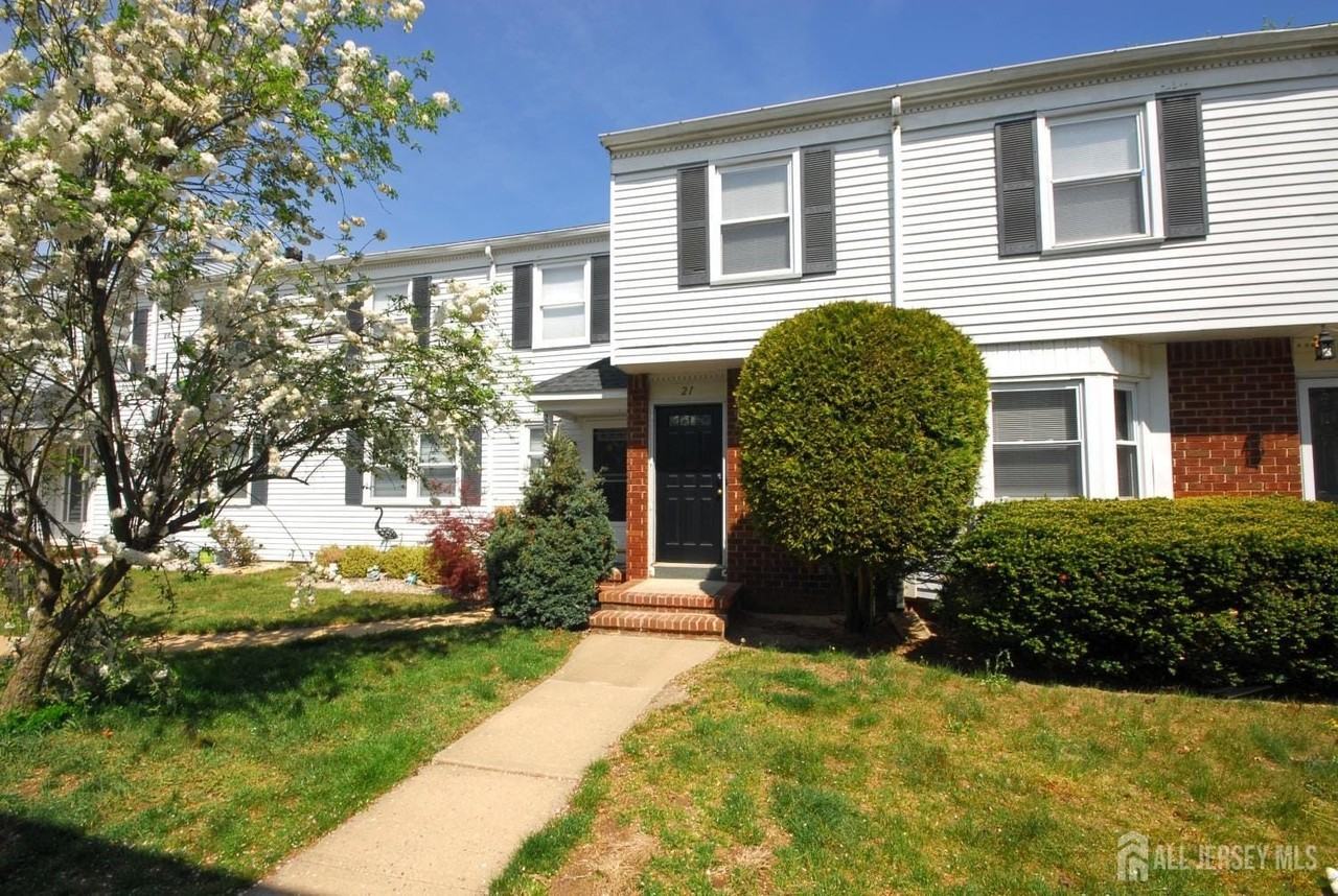 21 Rosewood Ct - Photo 2 of 29