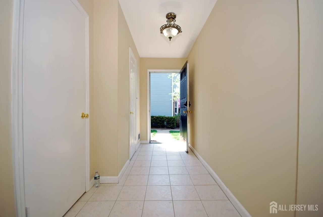 21 Rosewood Ct - Photo 3 of 29