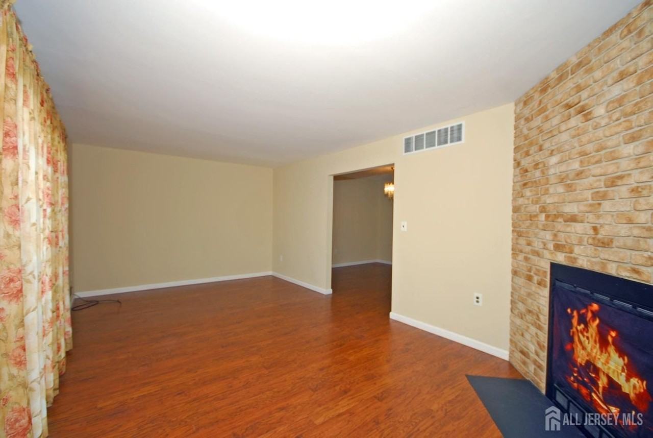 21 Rosewood Ct - Photo 7 of 29