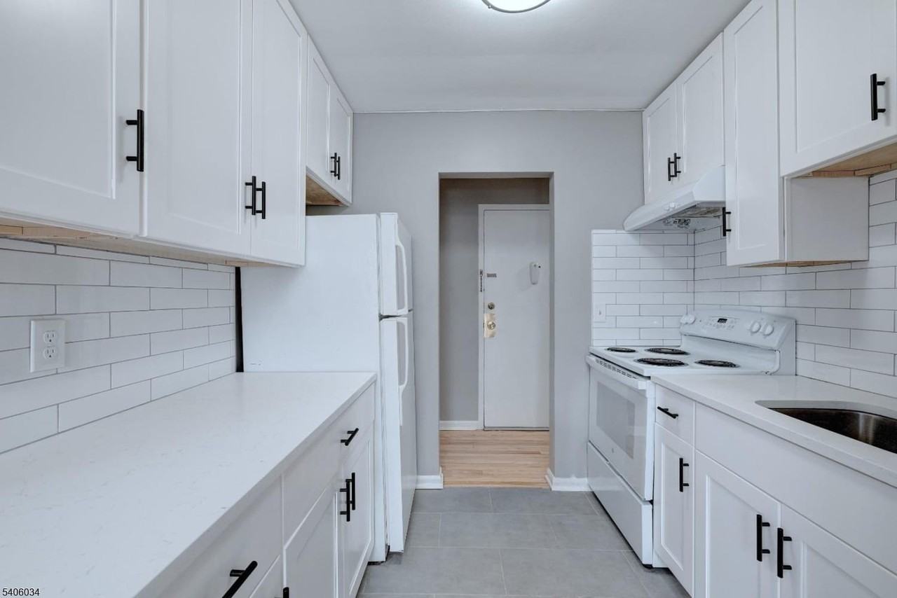 138 Roseland Ave - Photo 3 of 10