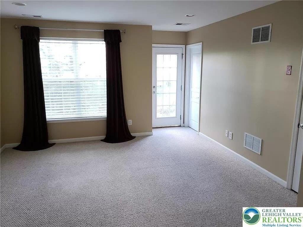 8486 Putnam Ct - Photo 3 of 18