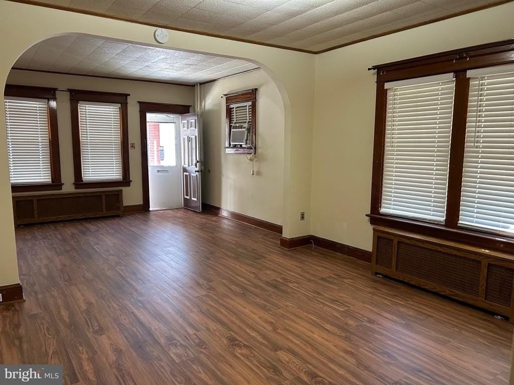 1049 Genesee St - Photo 2 of 15