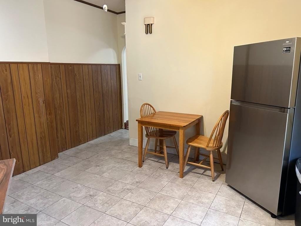 1049 Genesee St - Photo 5 of 15