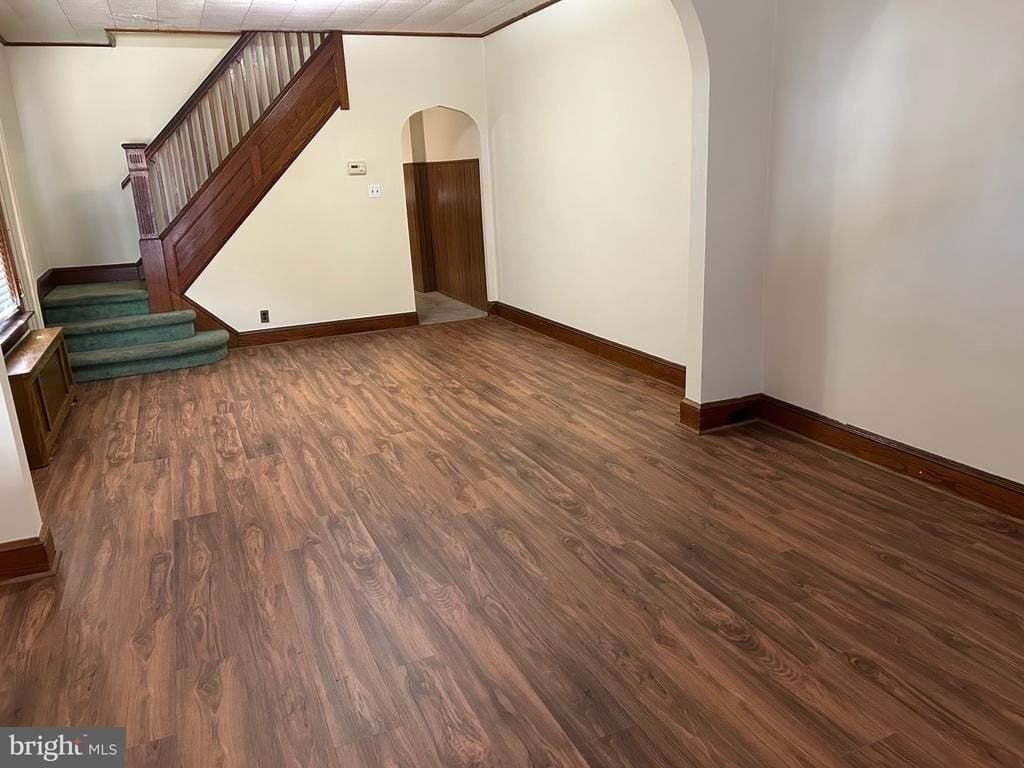 1049 Genesee St - Photo 6 of 15