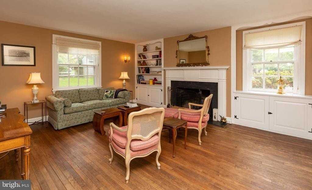 515 Manor Rd - Photo 4 of 25