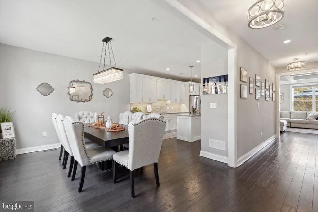 514 Coates Ln - Photo 2 of 15