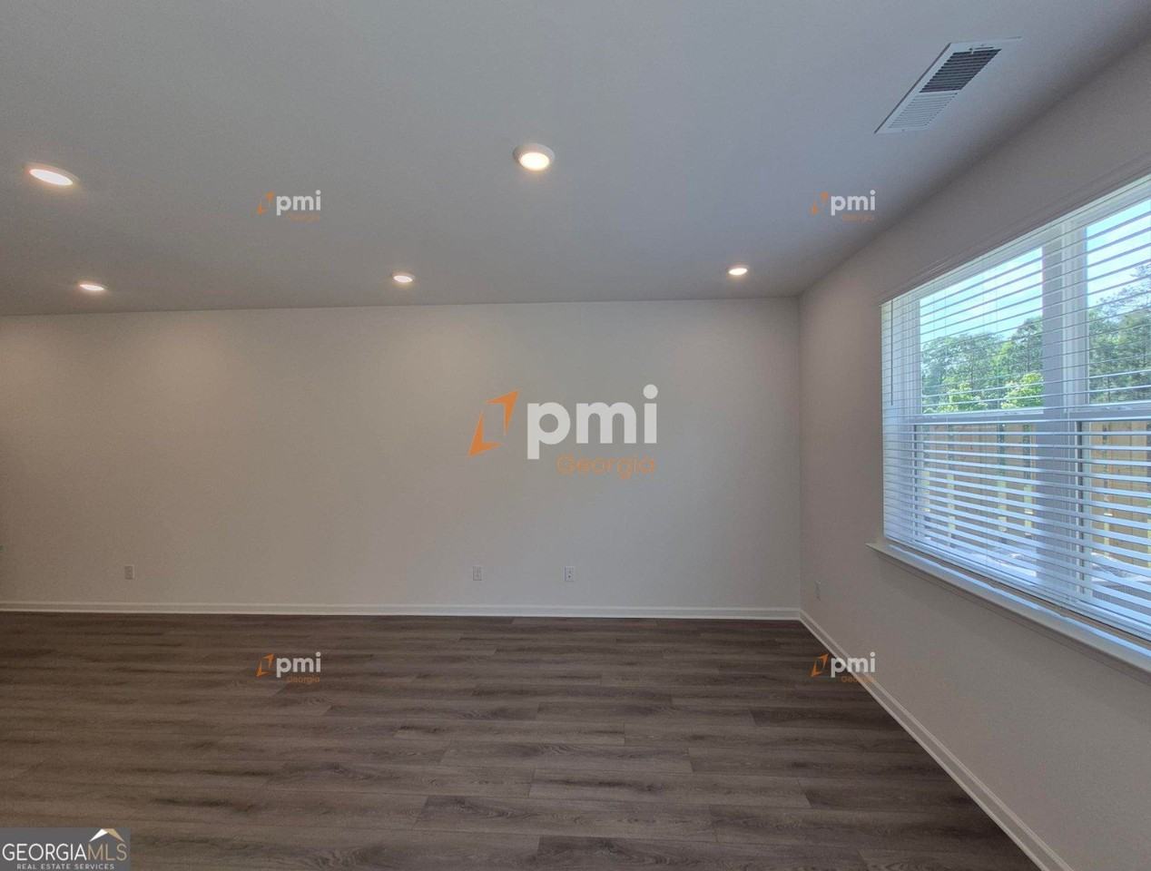 140 Hazel Dr - Photo 4 of 18