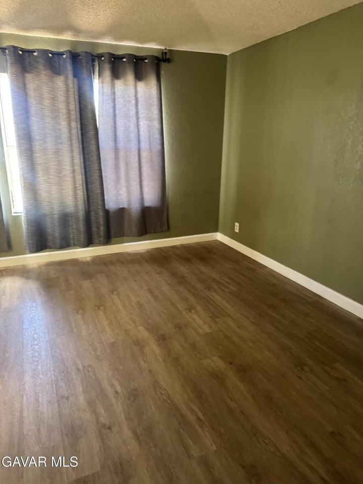 5320 E Avenue R11 - Photo 4 of 19