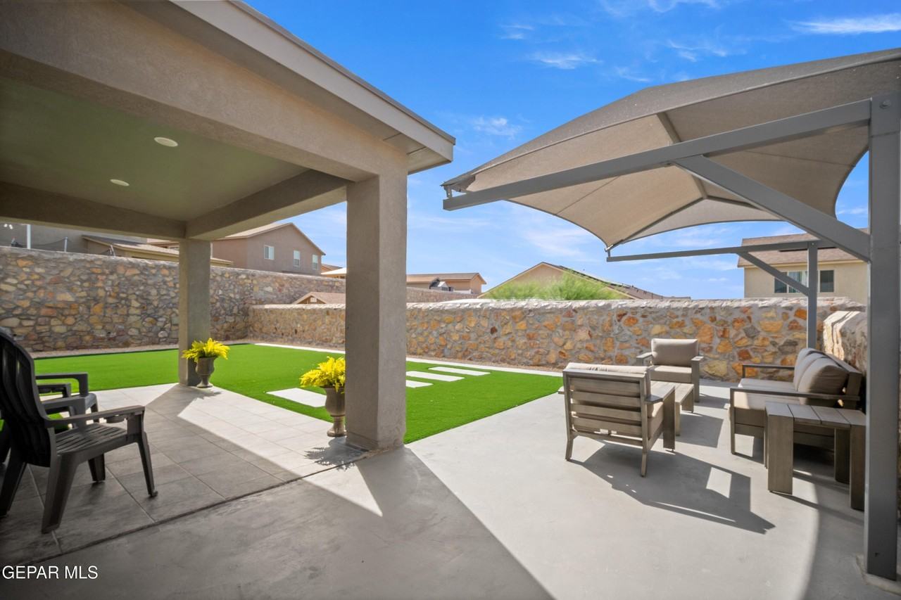 12776 Hidden Edge Dr - Photo 3 of 35