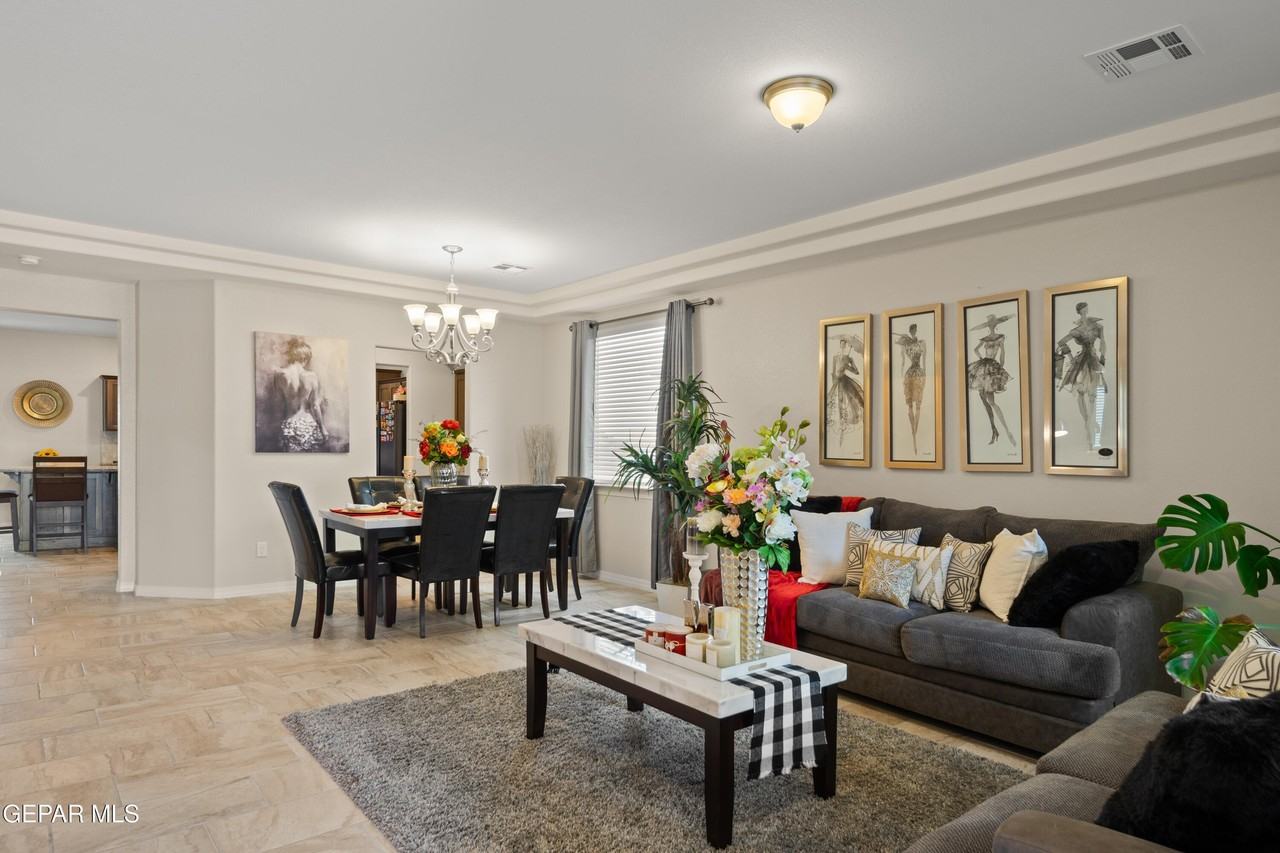 12776 Hidden Edge Dr - Photo 4 of 35