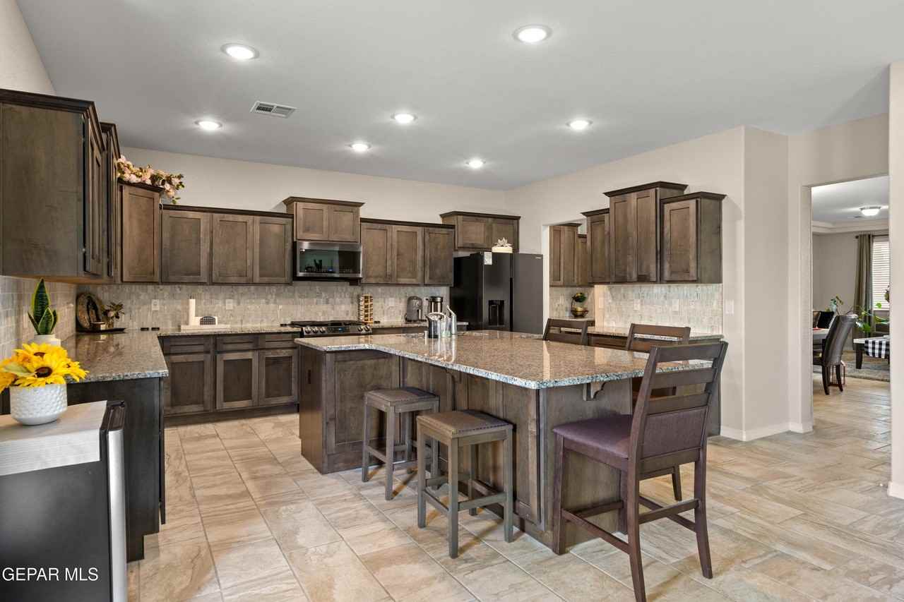 12776 Hidden Edge Dr - Photo 7 of 35