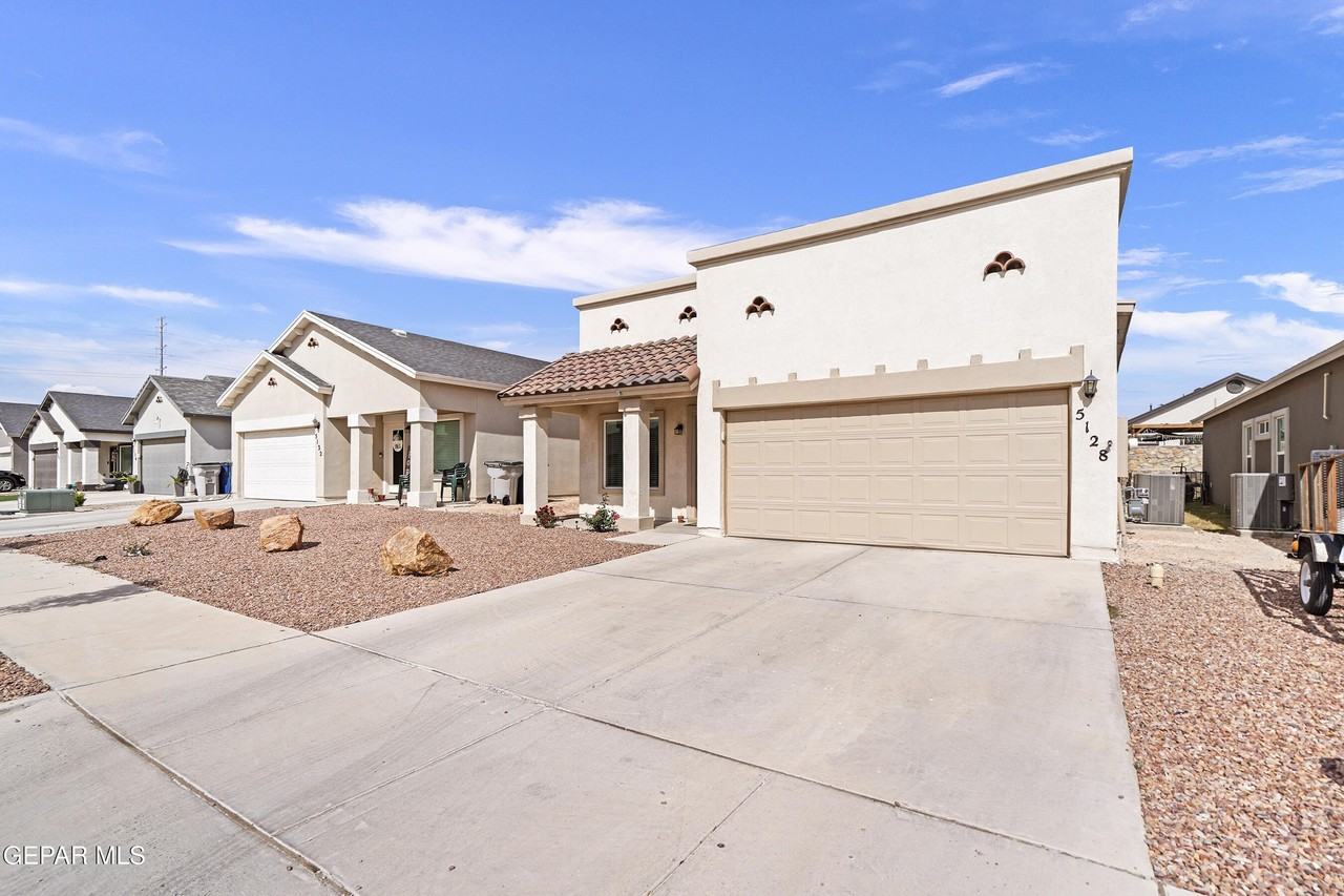 5128 Jennifer Claire Ln - Photo 2 of 32