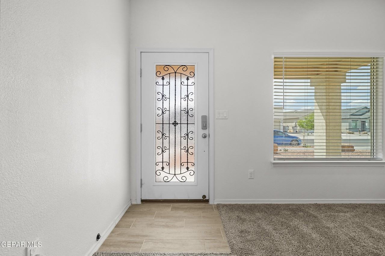 5128 Jennifer Claire Ln - Photo 5 of 32