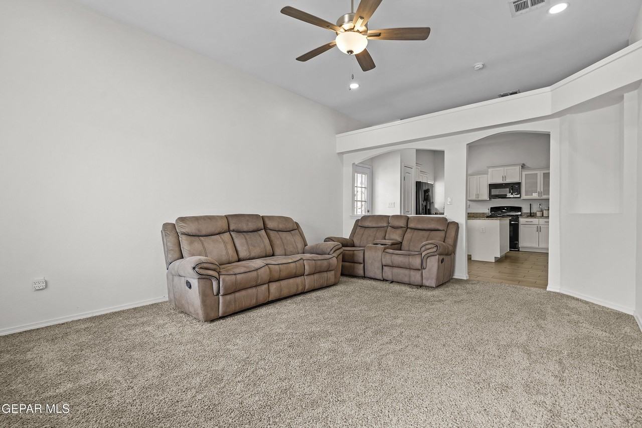 5128 Jennifer Claire Ln - Photo 6 of 32