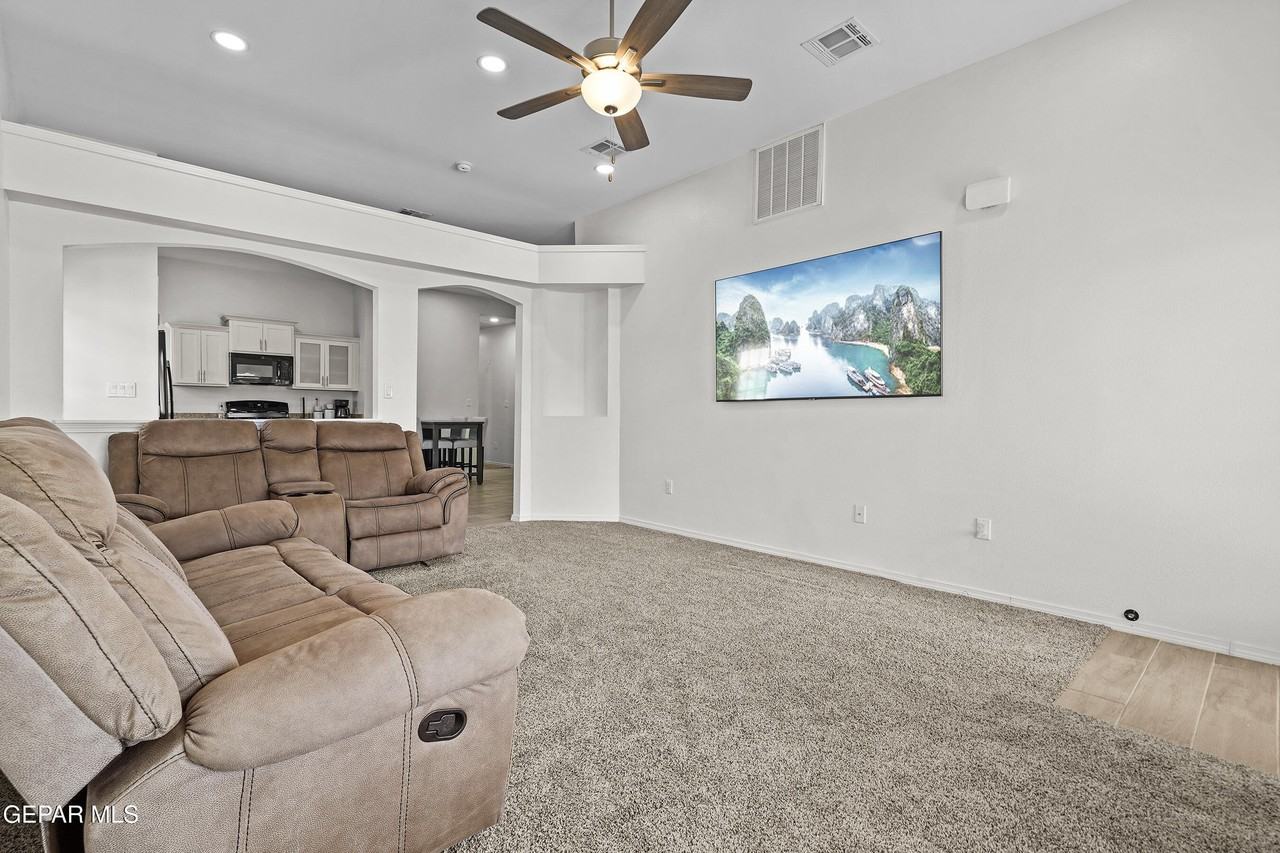 5128 Jennifer Claire Ln - Photo 7 of 32