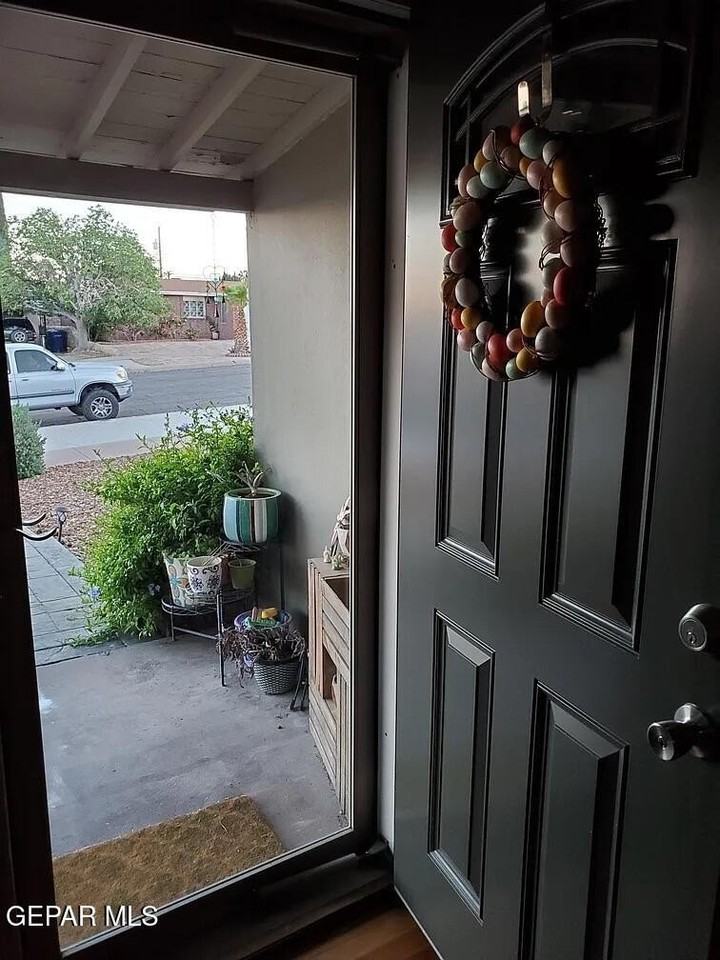 2705 Jackson Ave - Photo 2 of 11