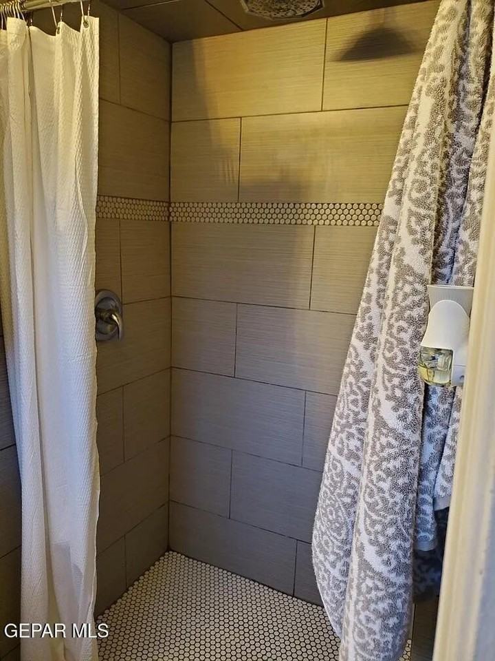 2705 Jackson Ave - Photo 6 of 11