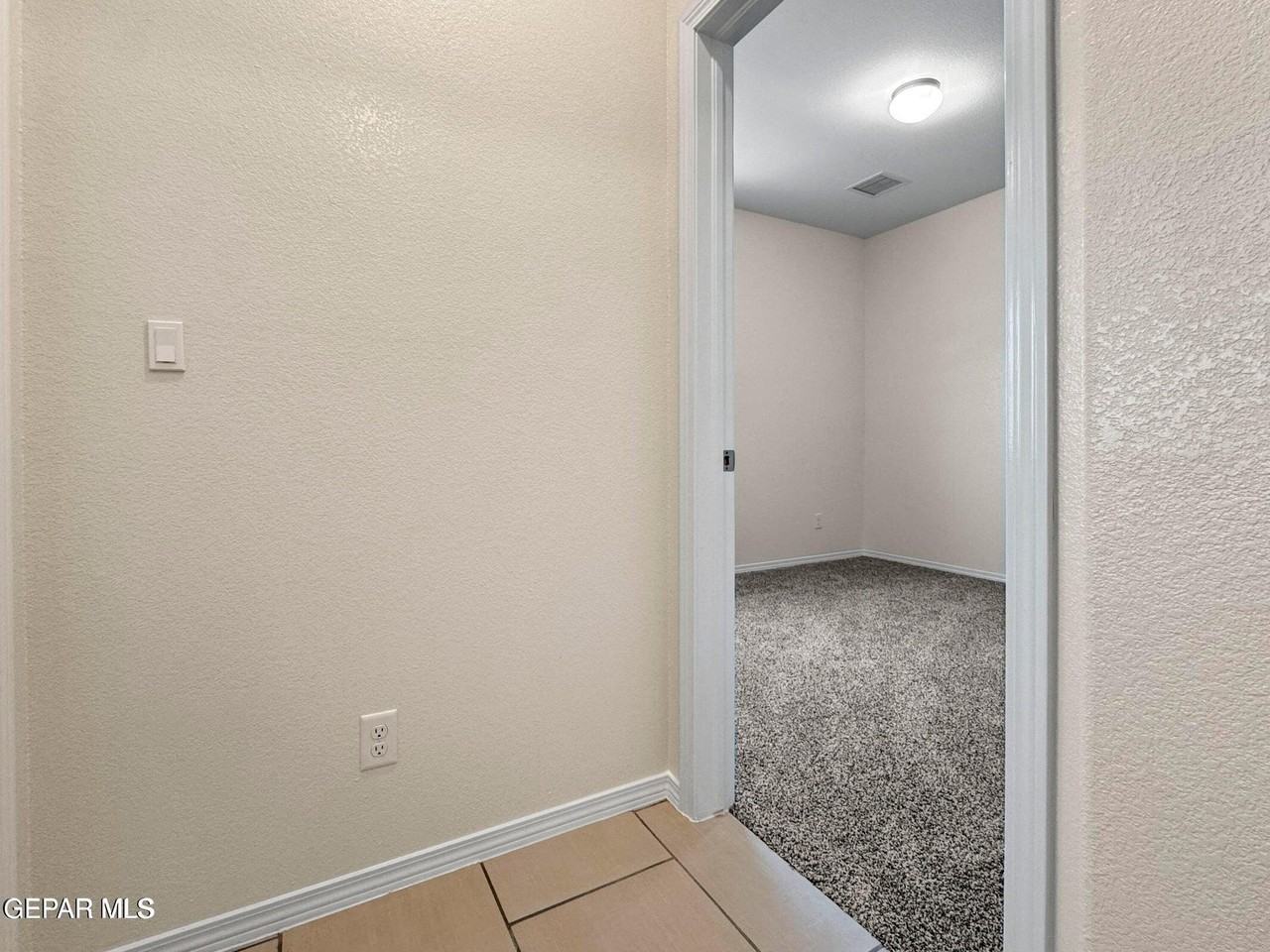 15216 Hunch Ct - Photo 6 of 32