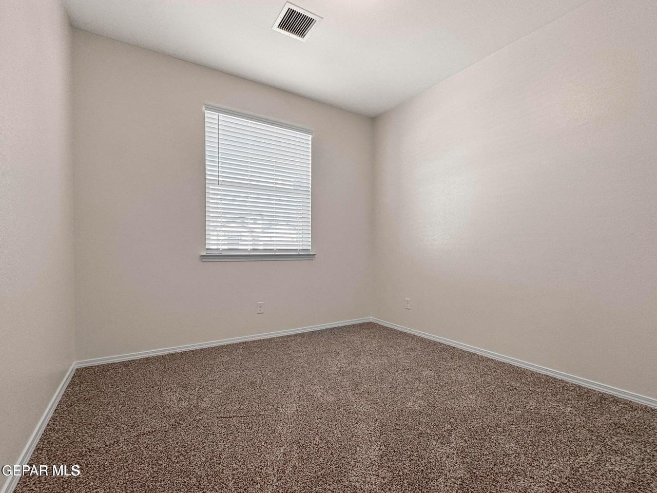 15216 Hunch Ct - Photo 7 of 32