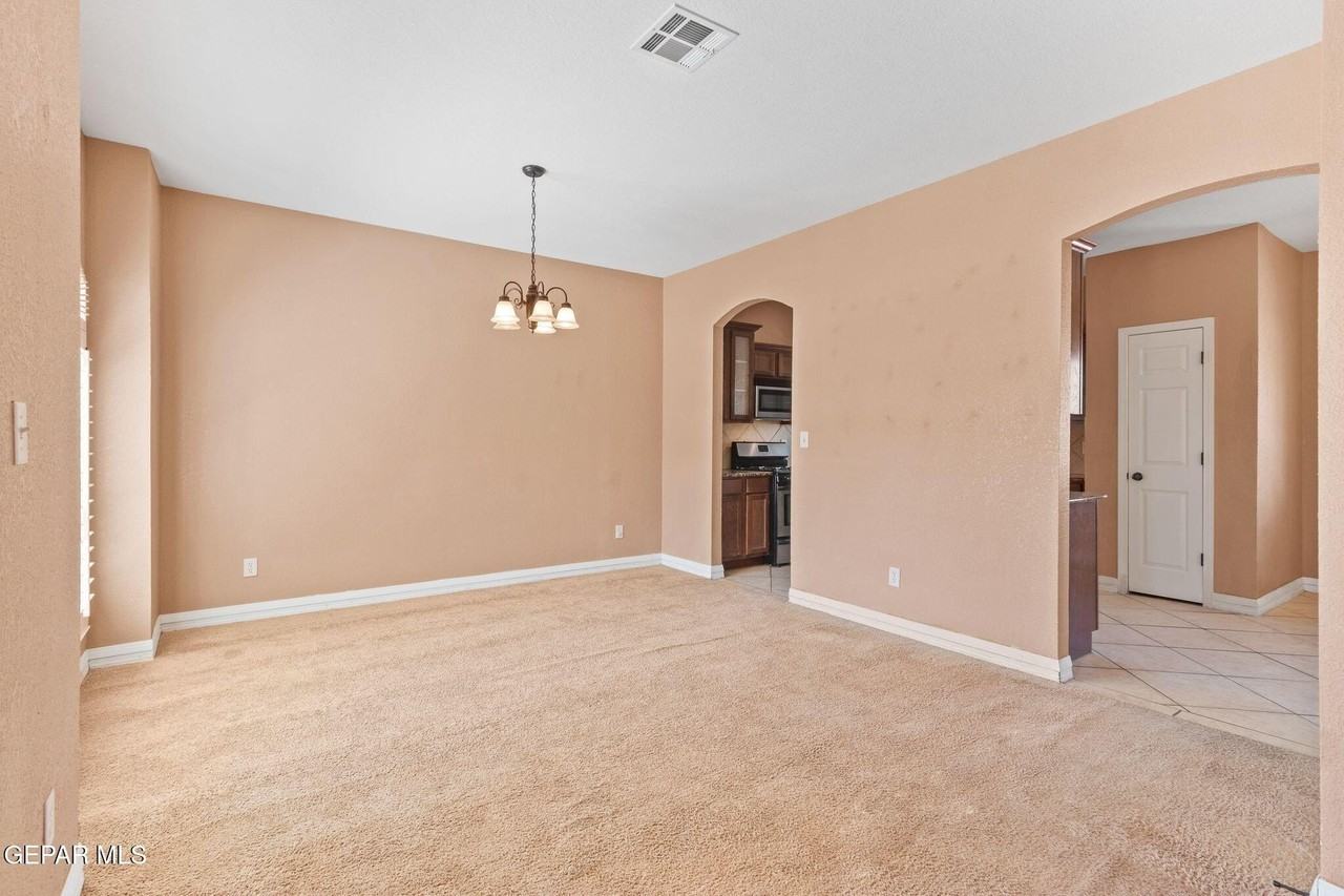 2120 Shreya St - Photo 3 of 15