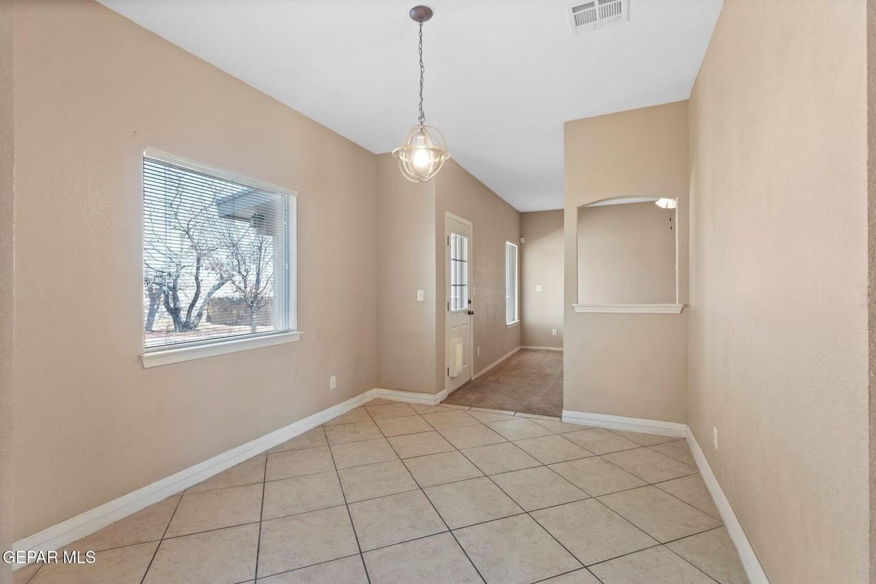 2120 Shreya St - Photo 6 of 15