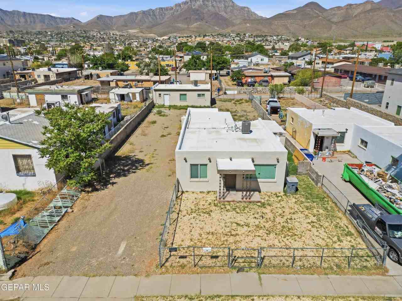 8929 Robert Dr - Photo 2 of 15