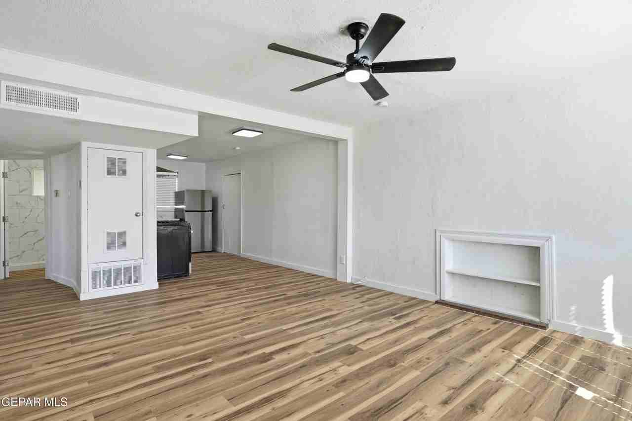 8929 Robert Dr - Photo 3 of 15