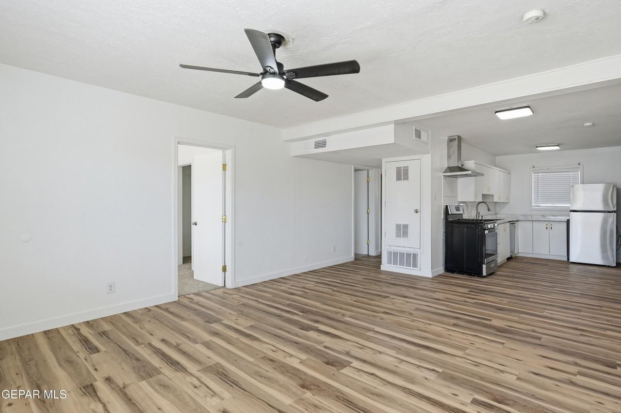 8929 Robert Dr - Photo 4 of 15