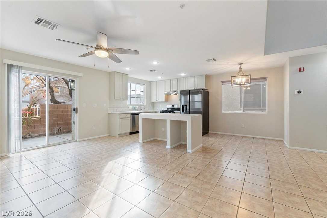 3211 Sunrise Cove Ave - Photo 2 of 32