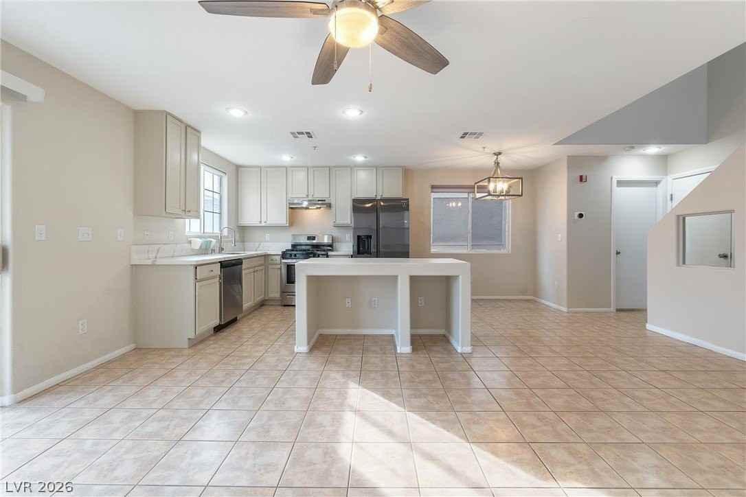 3211 Sunrise Cove Ave - Photo 3 of 32