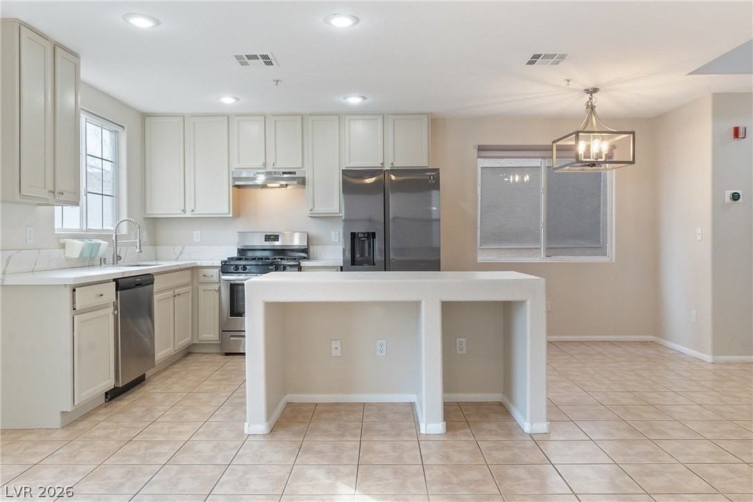 3211 Sunrise Cove Ave - Photo 6 of 32