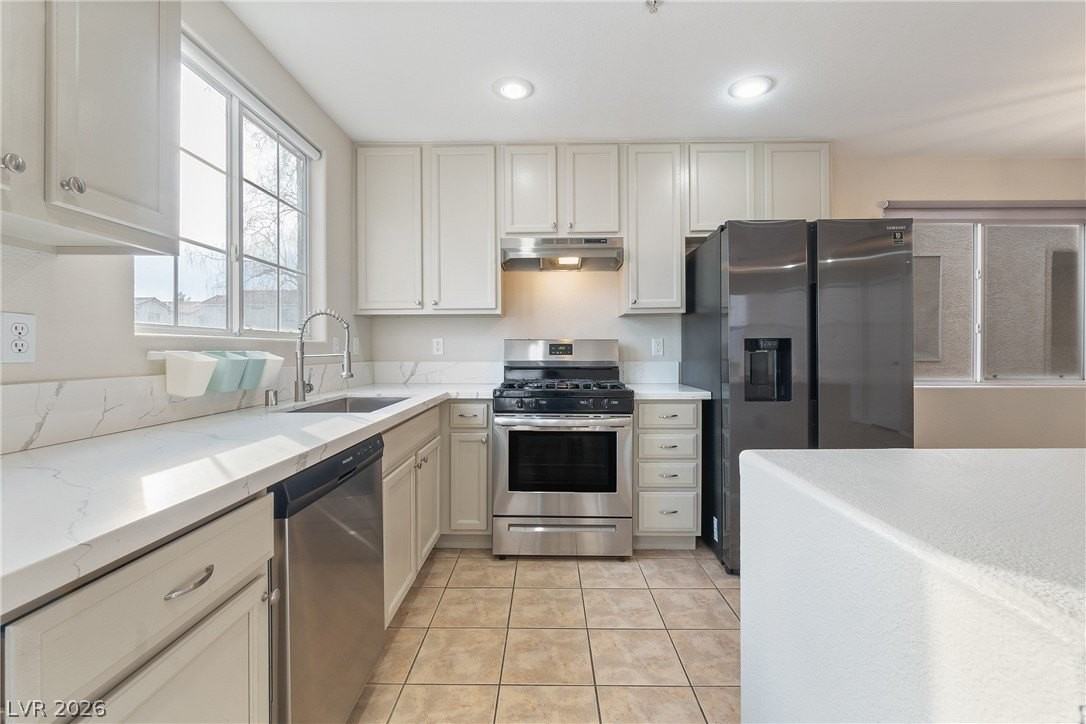 3211 Sunrise Cove Ave - Photo 7 of 32