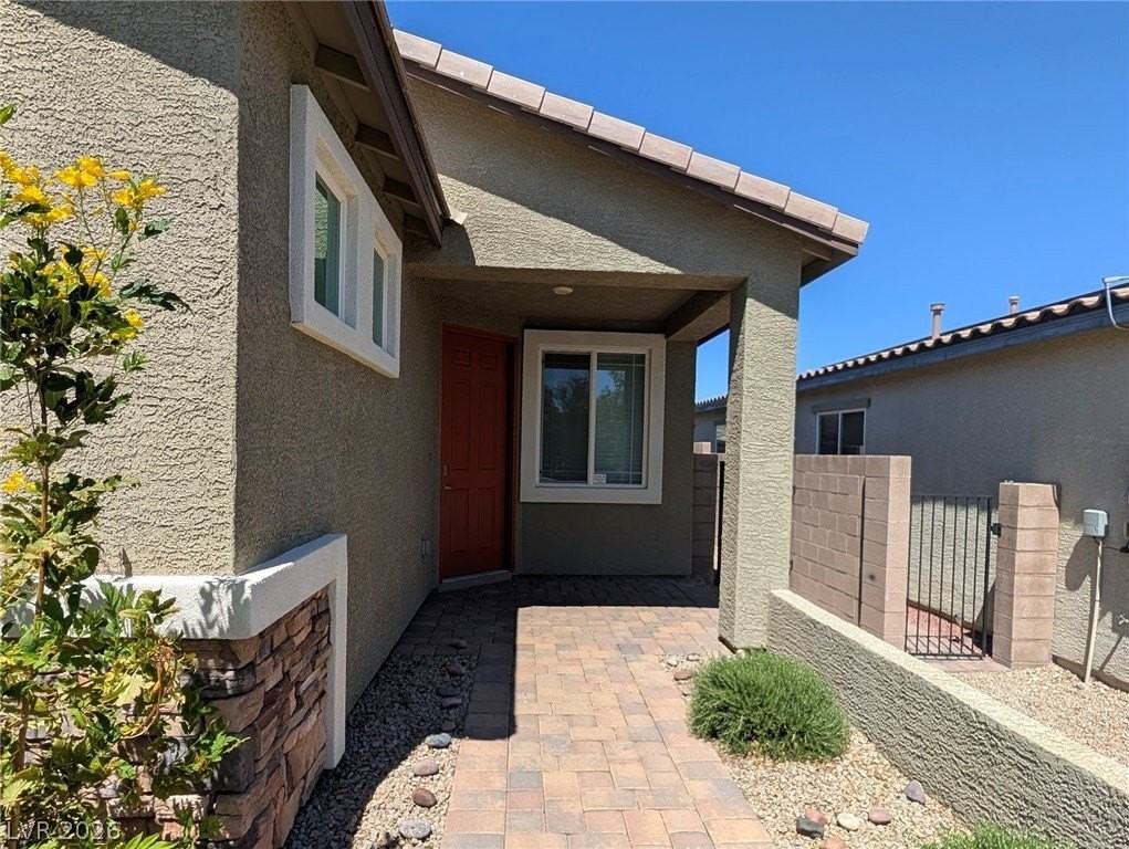 1290 Paseo Del Oso Ln - Photo 6 of 38