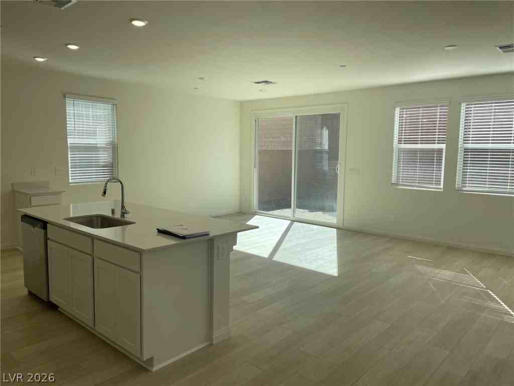 10861 River Junction Ave - Photo 4 of 12