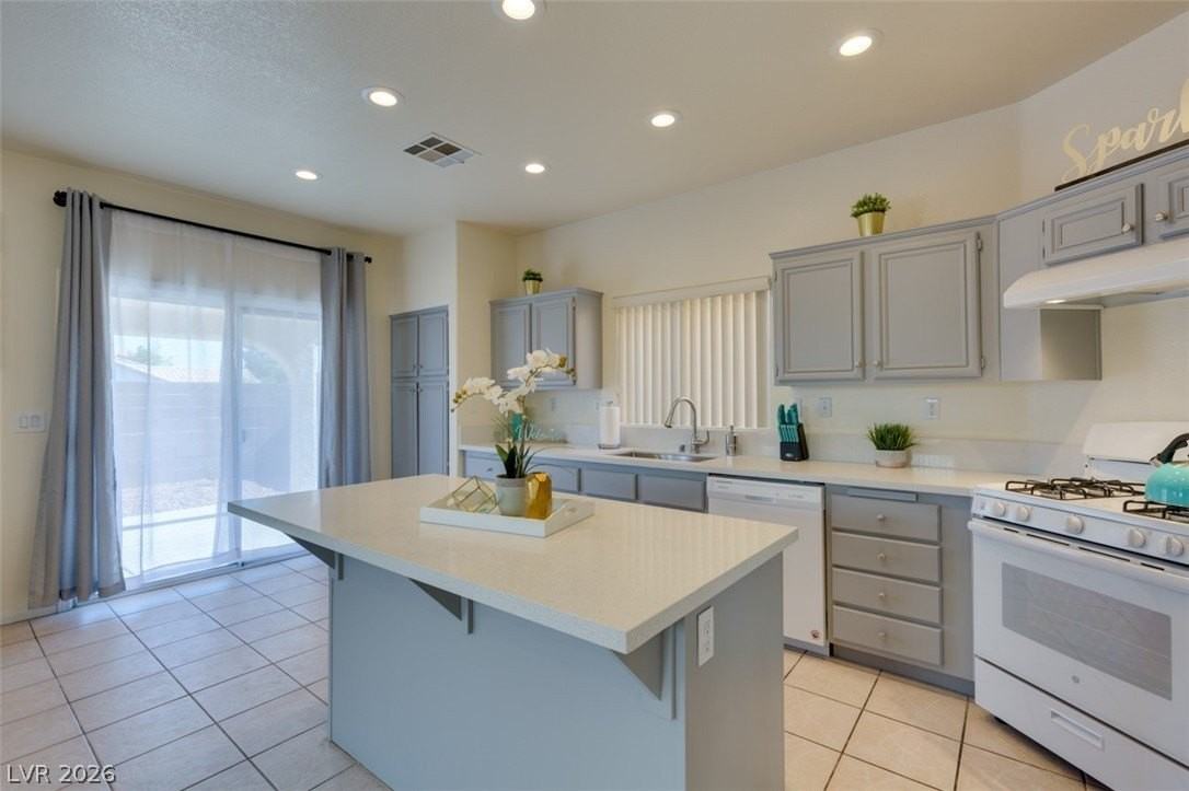 7886 Blue Brook Dr - Photo 4 of 29