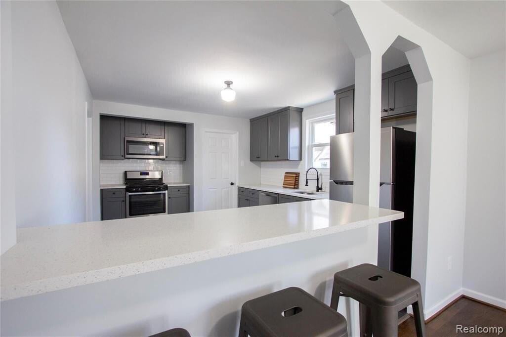 1308 E Milton Ave - Photo 3 of 16