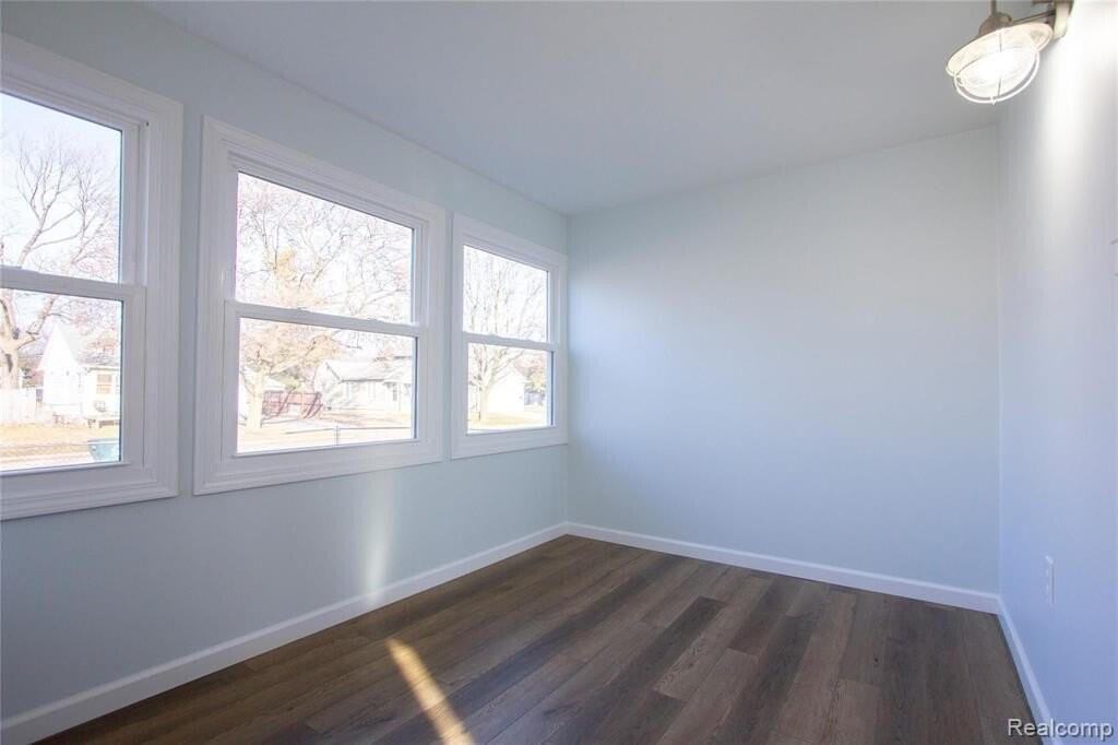 1308 E Milton Ave - Photo 4 of 16