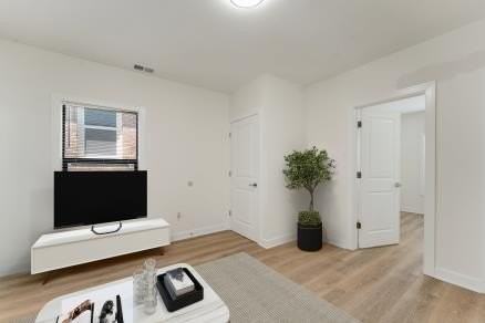 6183 Hecla St - Photo 4 of 15