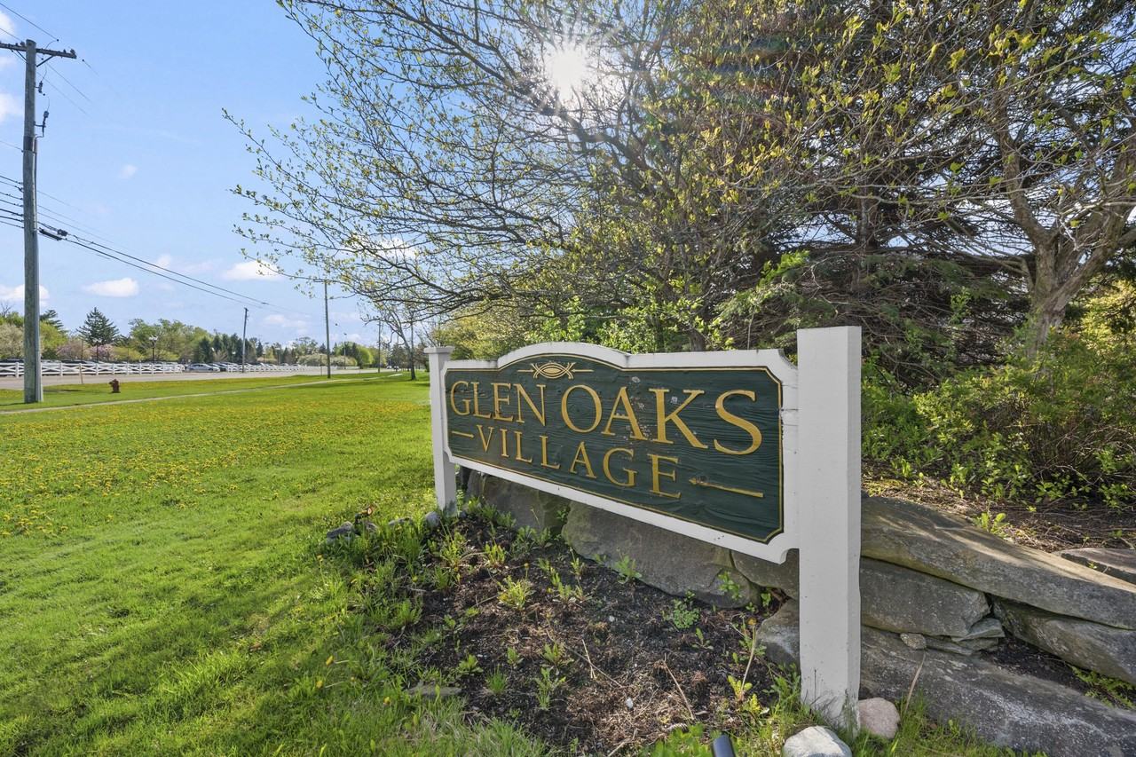 29374 Glen Oaks Blvd E - Photo 2 of 29