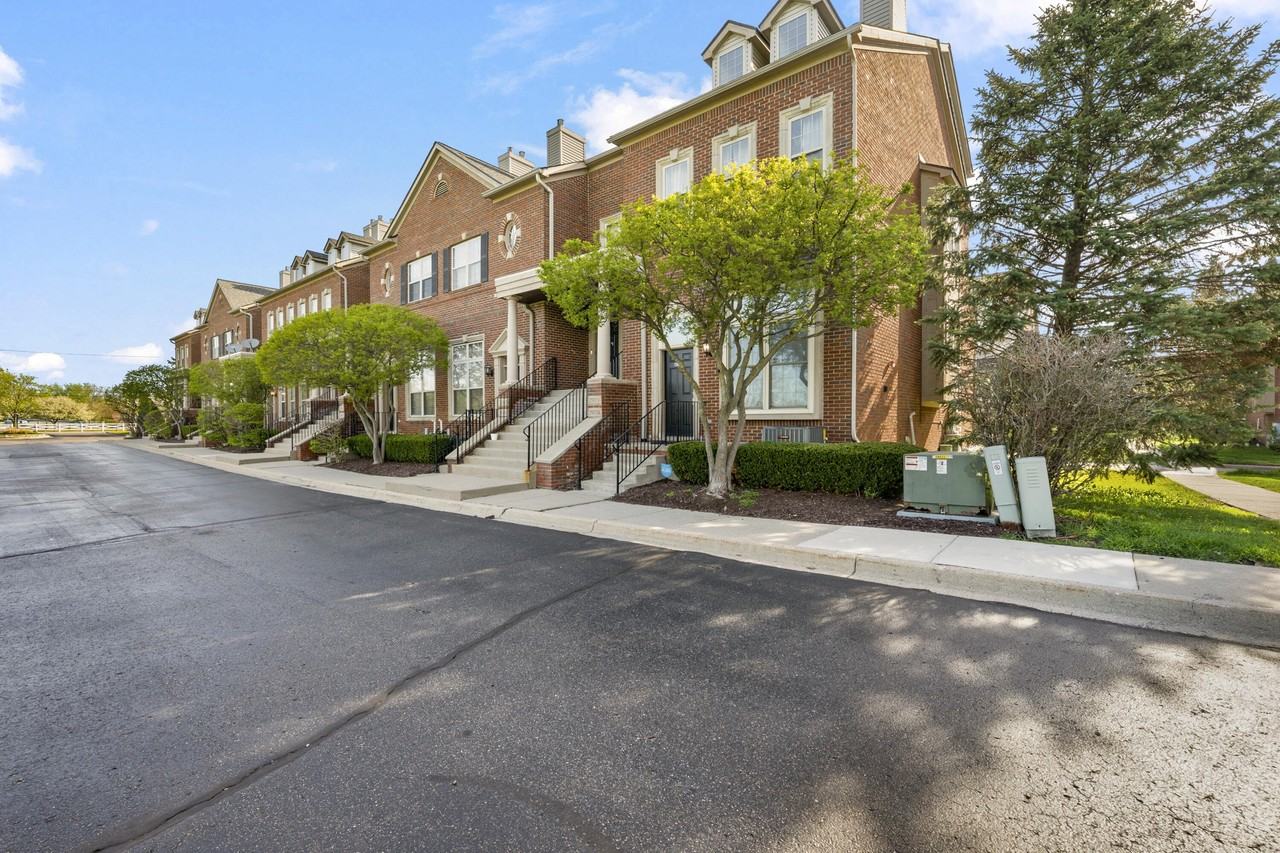 29374 Glen Oaks Blvd E - Photo 3 of 29