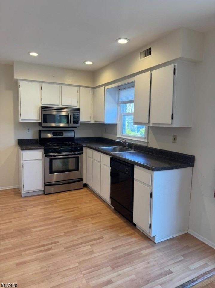 29 Aubrey St #A - Photo 2 of 14