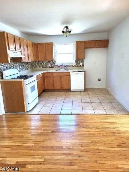 1083 Lafayette St - Photo 5 of 19